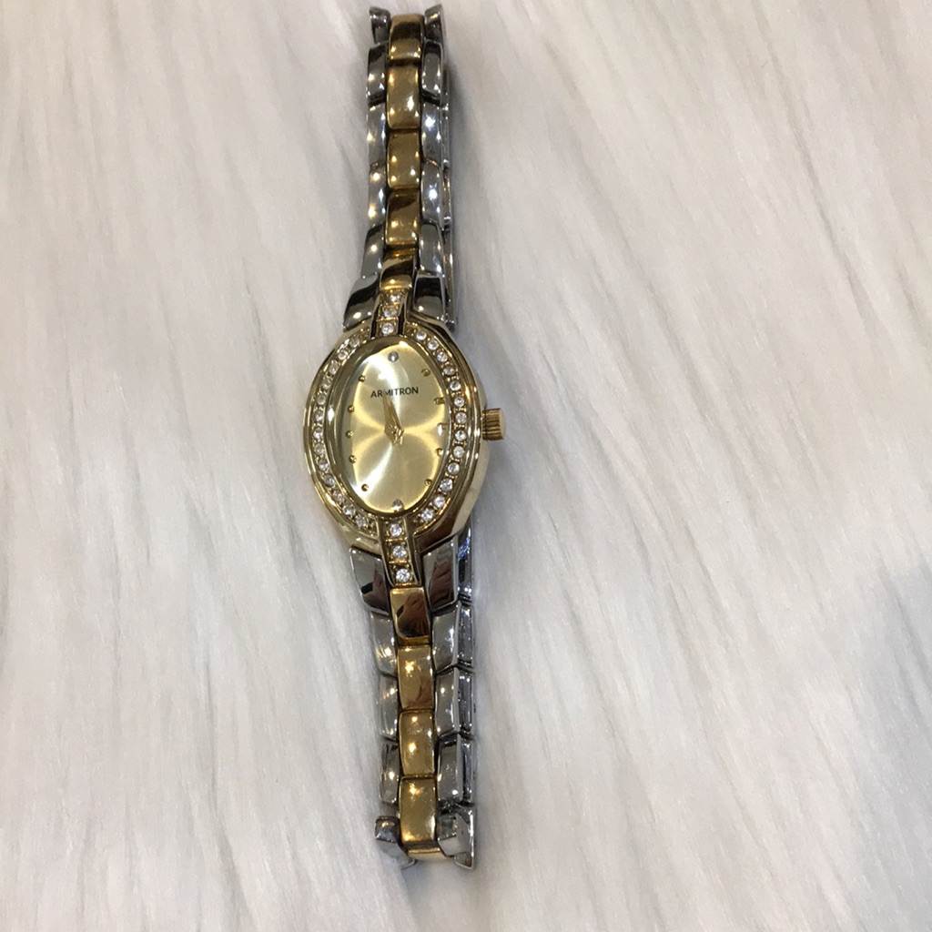 420 Womens Armitron Watch 10$